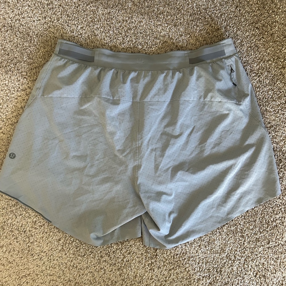 Men’s Lululemon 5 inch shorts